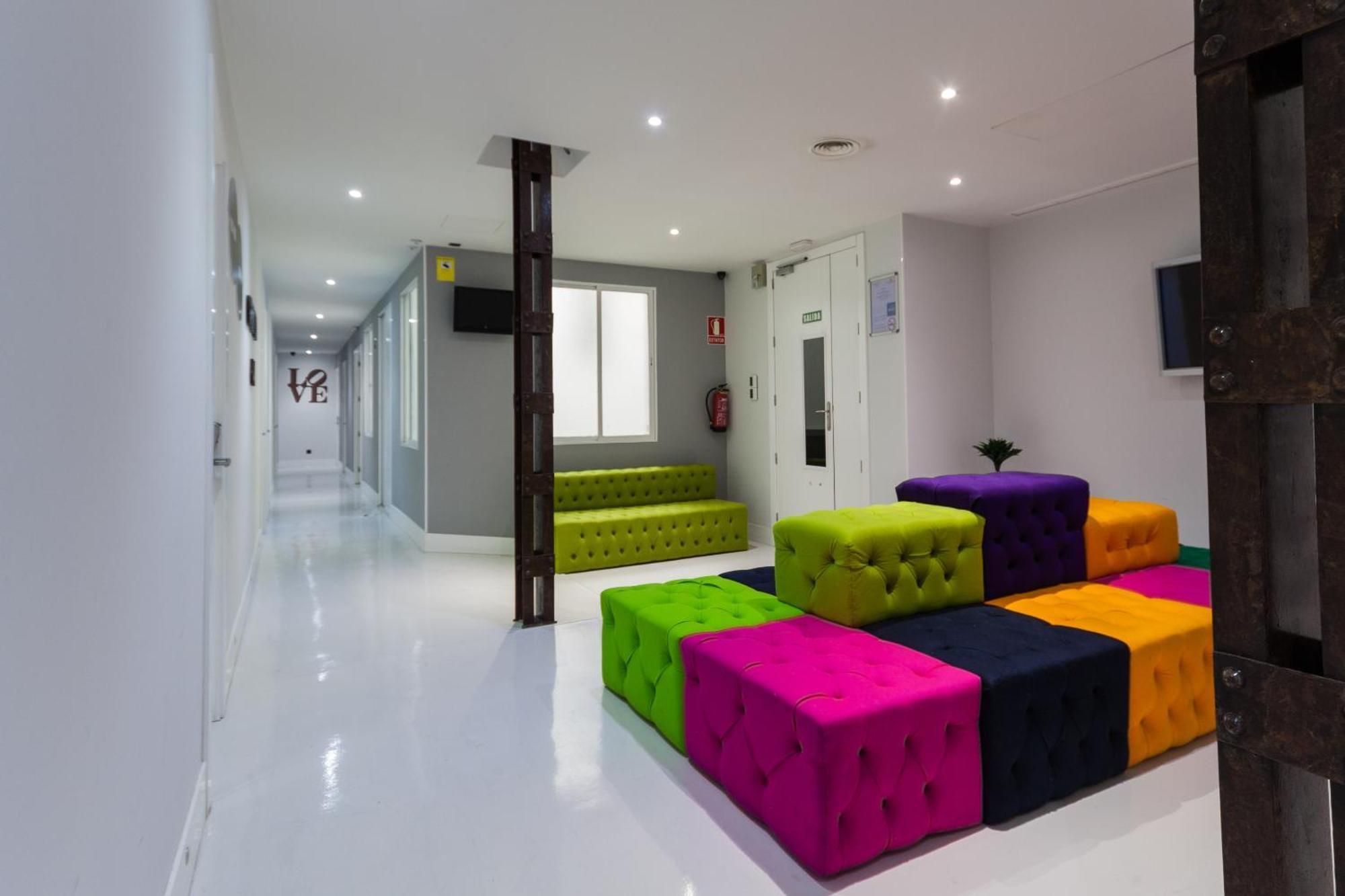 Hostal Gran Via 44 Madrid Exterior photo