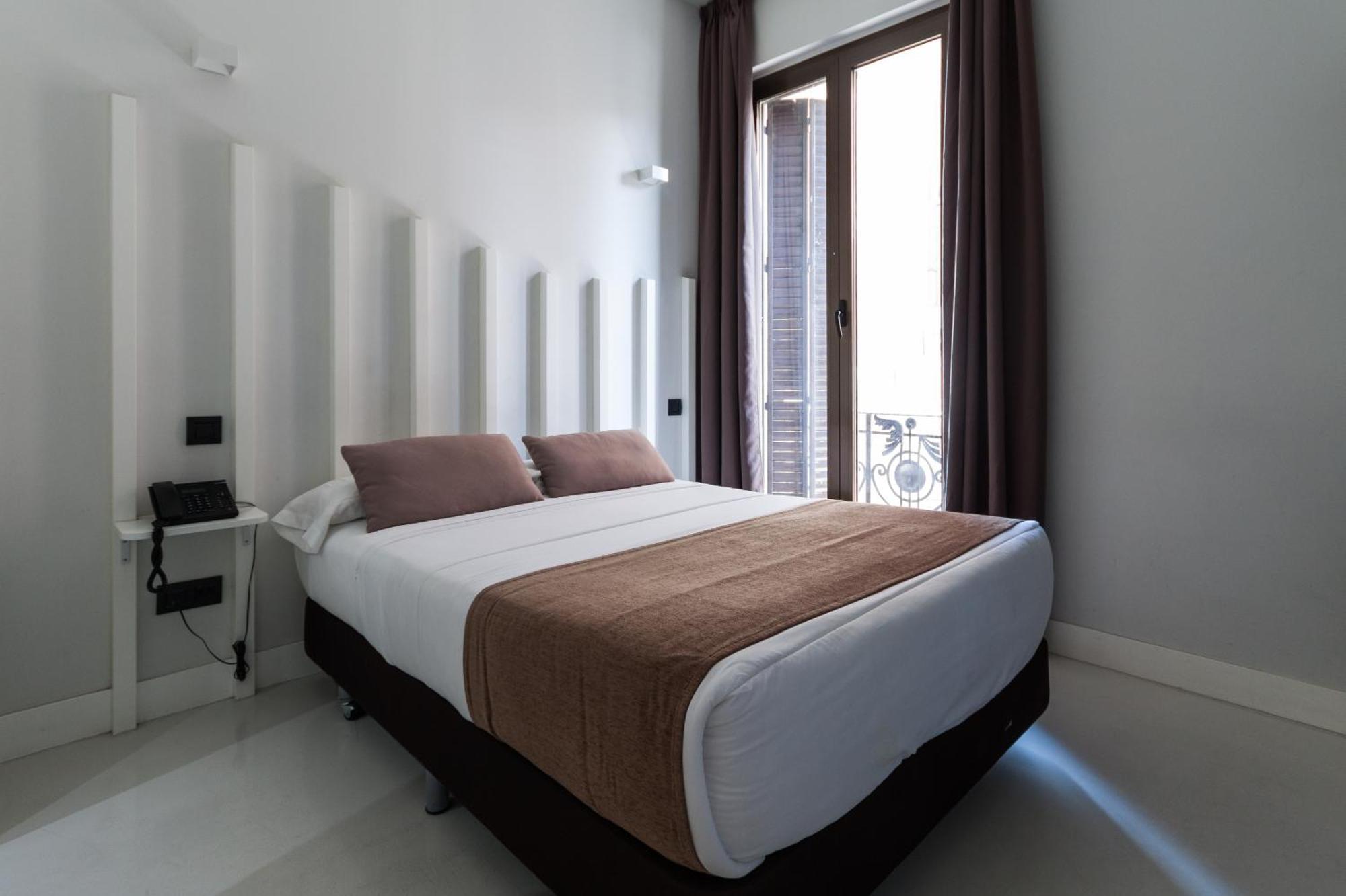 Hostal Gran Via 44 Madrid Exterior photo