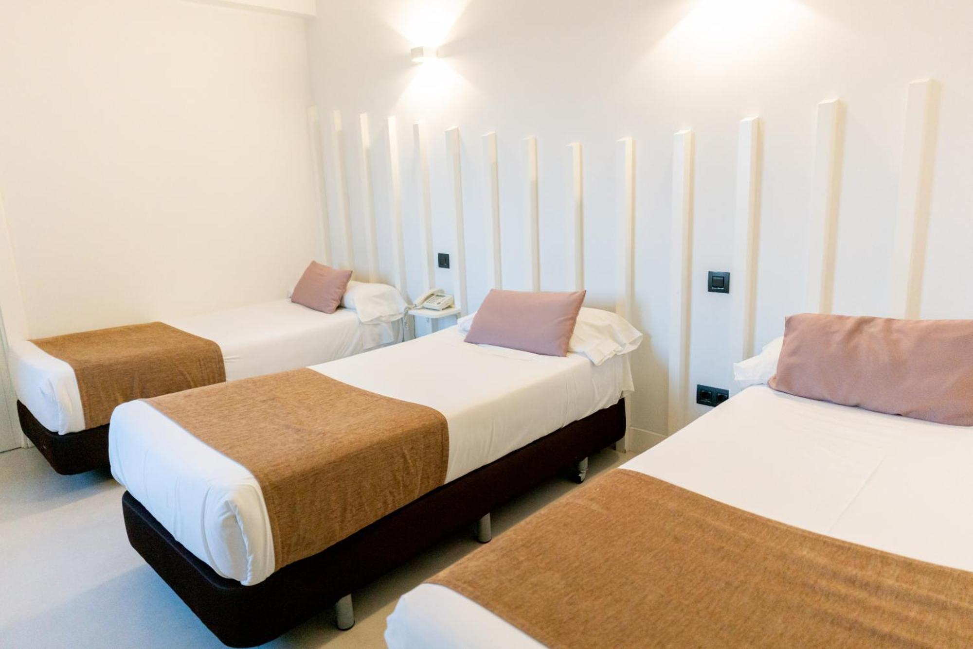 Hostal Gran Via 44 Madrid Exterior photo