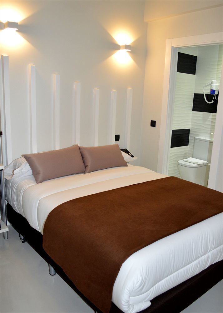 Hostal Gran Via 44 Madrid Exterior photo
