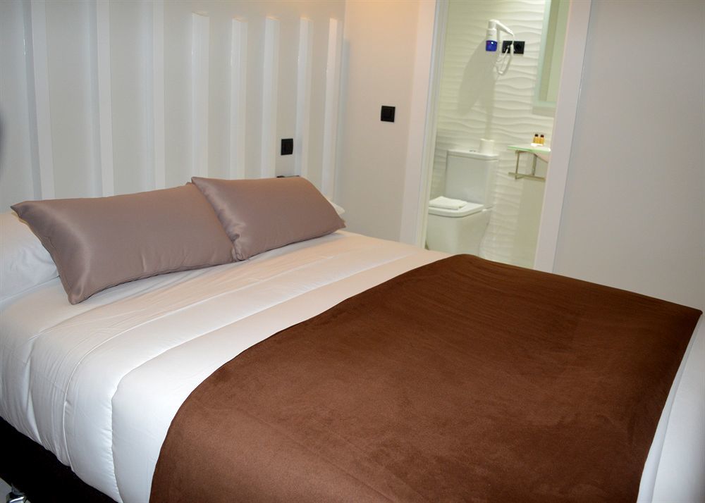 Hostal Gran Via 44 Madrid Exterior photo